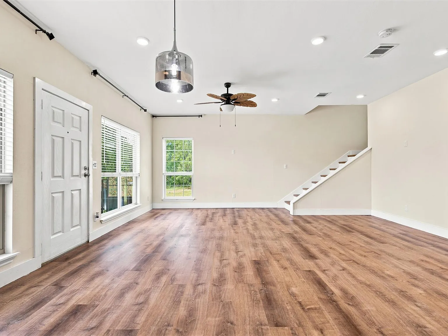 2 bed, 2.5 bath, 1691 sqft, $1,895 — Photo 4