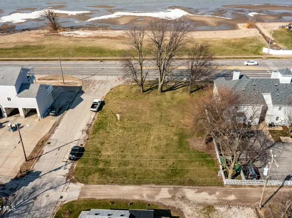 1506 E Perry St, Pt Clinton, OH 43452