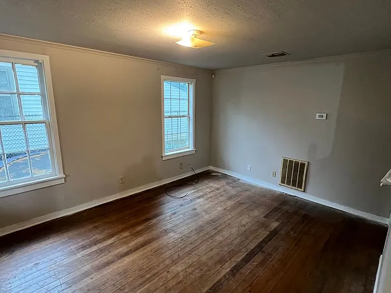 4431 Olga St — Photo 5