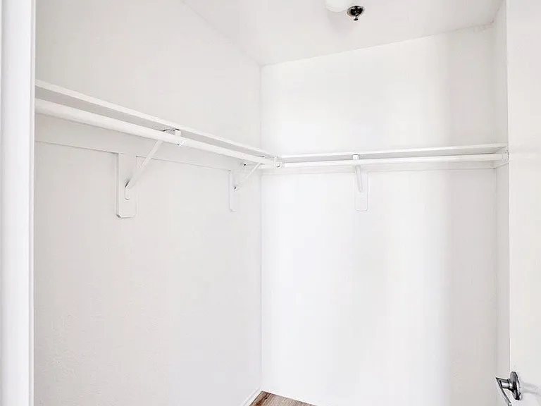 1837 Whitley — Photo 14