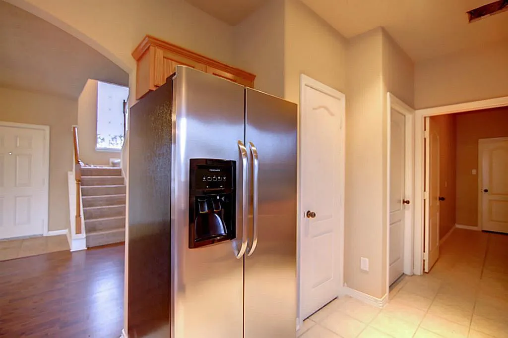 3 bed, 2.5 bath, 1871 sqft, $1,999 — Photo 4