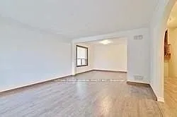 7887 Dufferin St — Photo 11