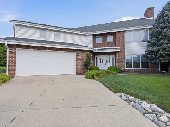 2110 Meadowlark Ct, Urbana, IL 61802