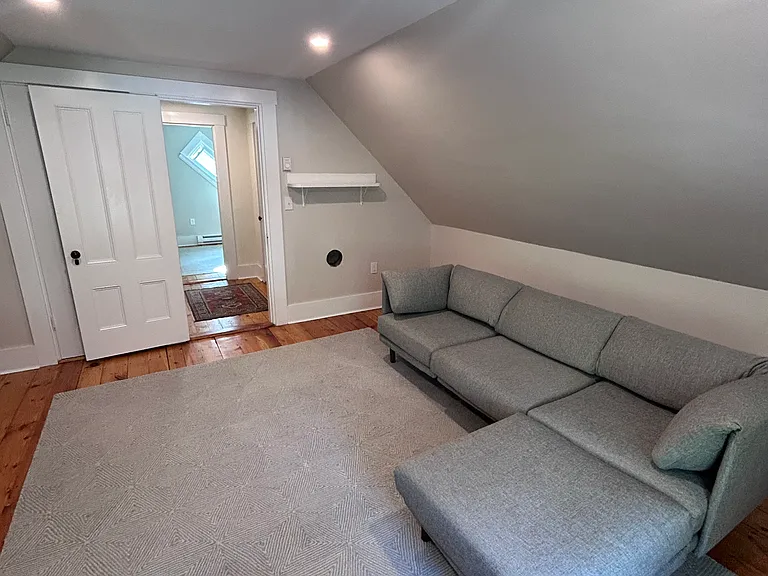 24 Lamb St #B — Photo 14