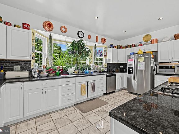 3rd image of 178 Southern View Dr
