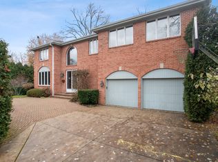 1055 Bob O Link Rd, Highland Park, IL 60035