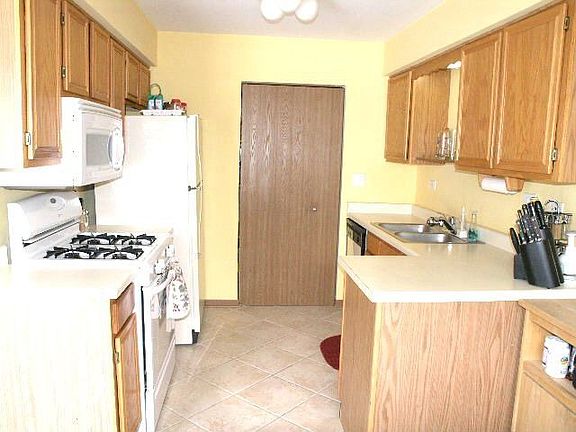 3rd image of 757 E Whispering Oaks Dr Room 1
