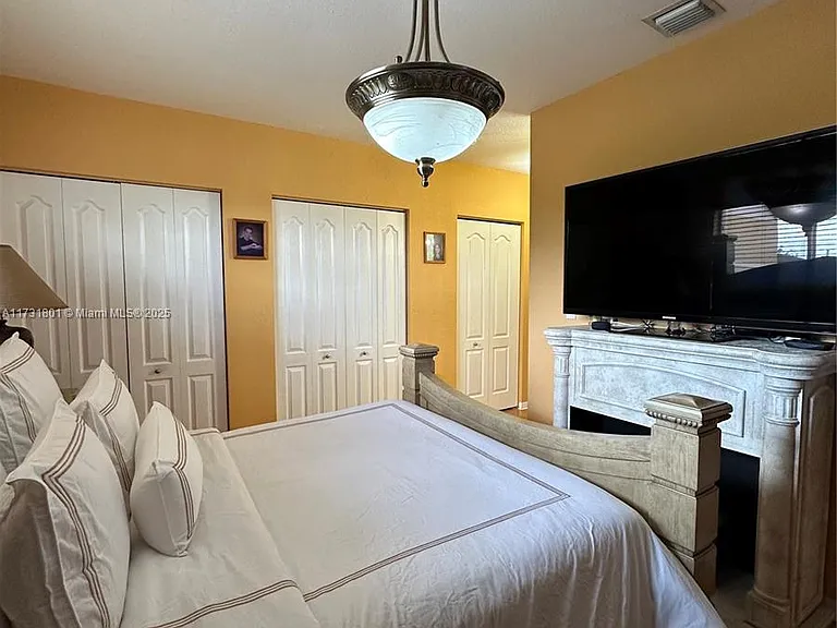 425 E 3rd Ave #6 — Photo 22
