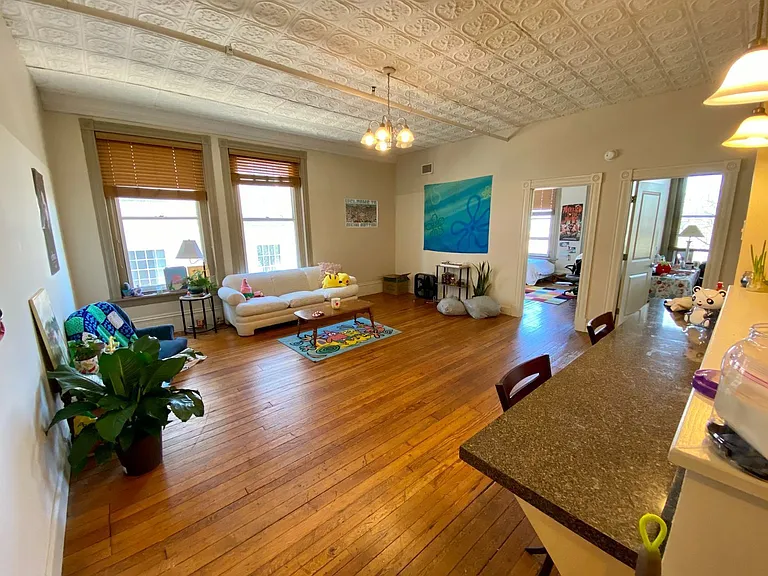 121 W Broad St — Photo 35