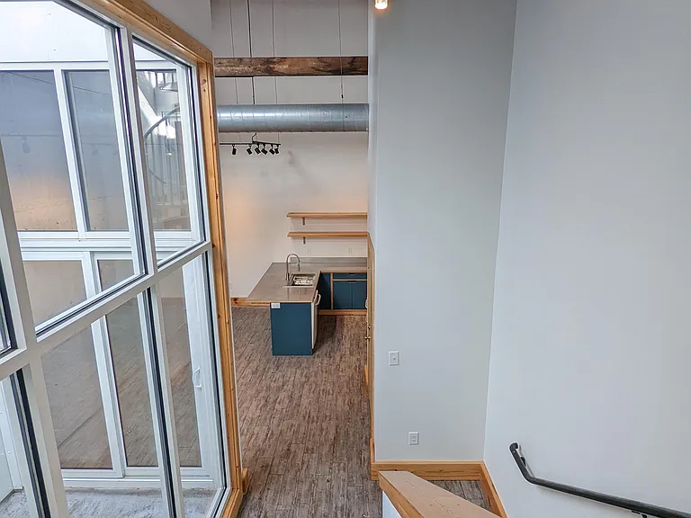 116 E Market St — Photo 14
