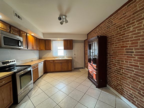 3rd image of 432 N Kenwood Ave