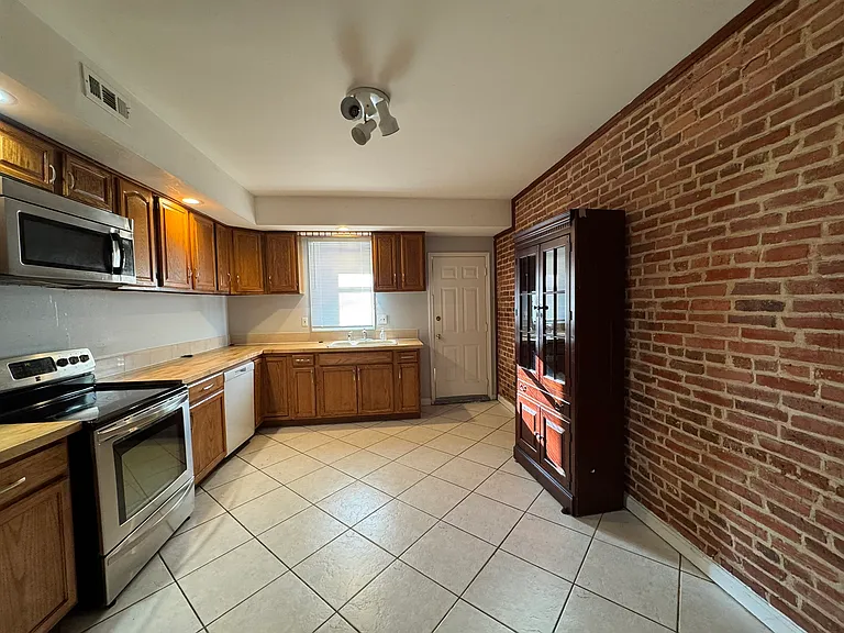 432 N Kenwood Ave — Photo 3