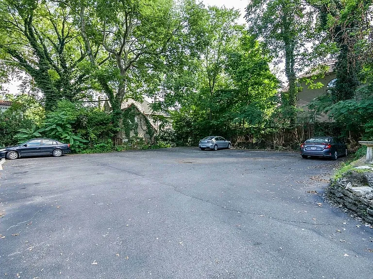 2628 Cleinview Avenue — Photo 7