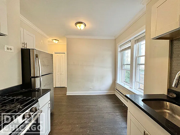 3823 N Greenview Ave #1 — Photo 3
