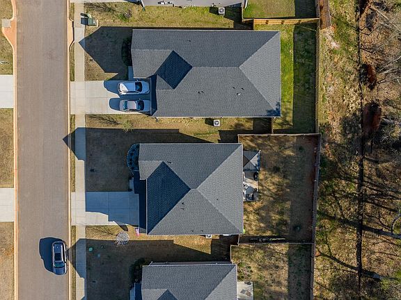 3rd image of 297 Lavinia Cir