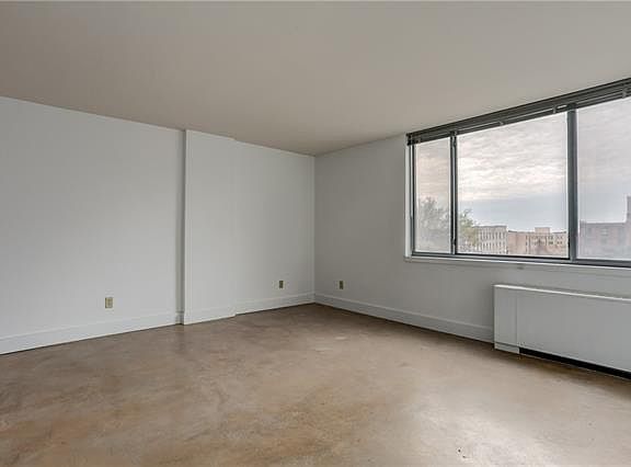 5th image of 600 E 8th 6s St