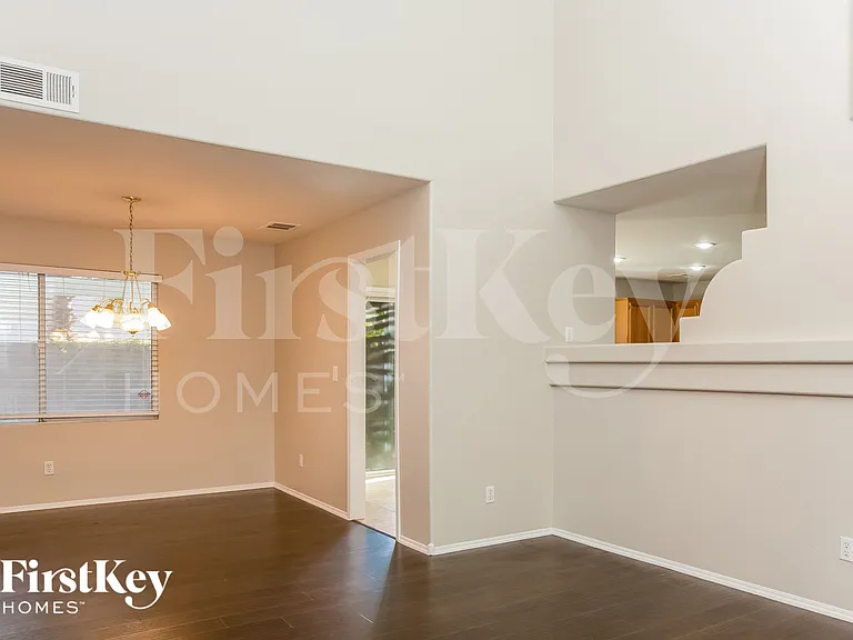 9947 Pioneer Ave — Photo 5