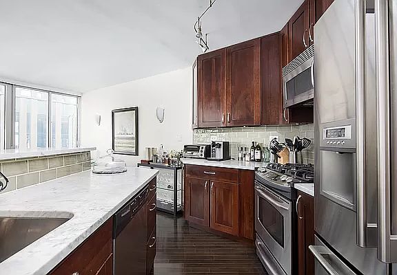 2nd image of 275 Greenwich St APT 3C