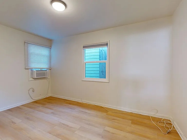 224-226 C Ave — Photo 5