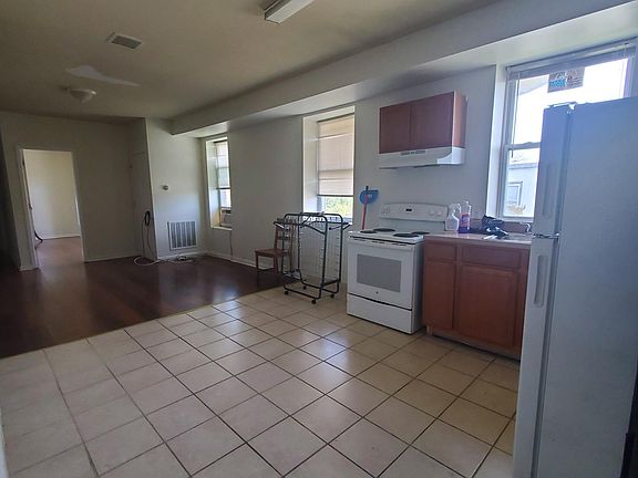 3rd image of 4510 N Broad St #3