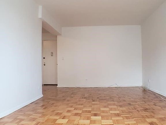 2nd image of 91 E Van Cortlandt Ave #2B