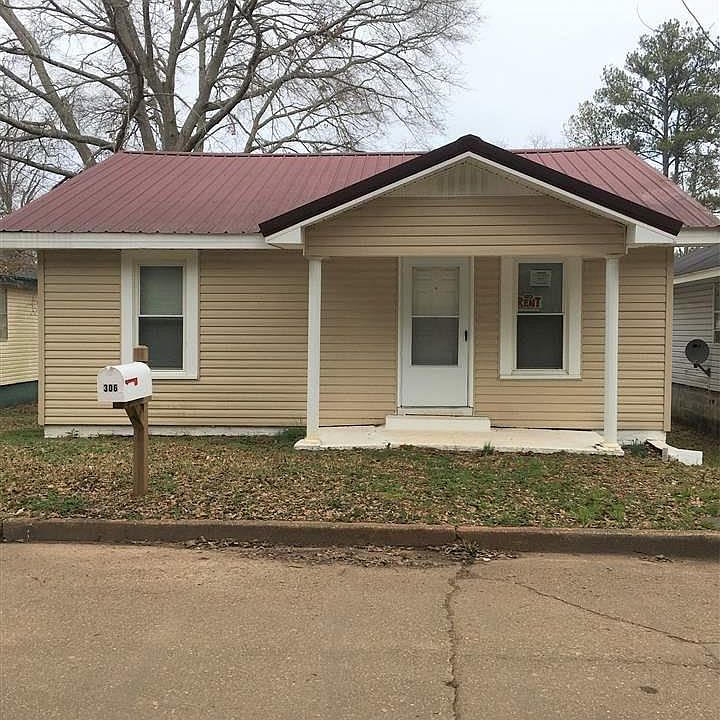 306 E Park St Sylacauga Al 35150 Mls 1276050 Zillow