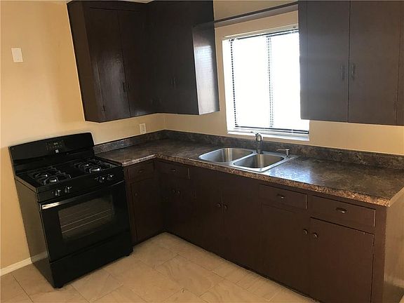 3rd image of 355 Lynne Way