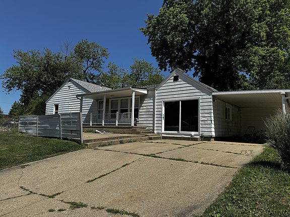 4th image of 4704 N Edgebrook Dr