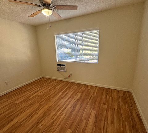 4th image of 3906 La Crescenta Ave APT 6