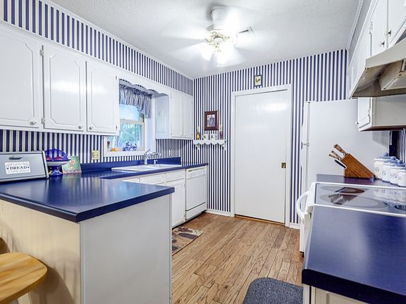 5th image of 410 Somerset Dr