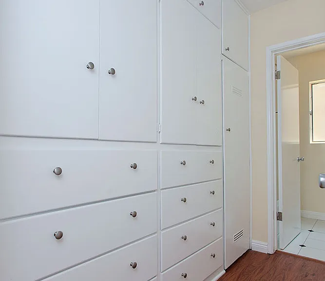 255 S Madison Ave — Photo 16