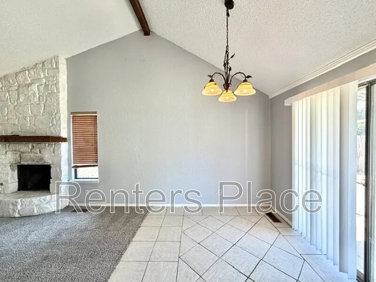 1920 N Desert Palm Ave — Photo 4