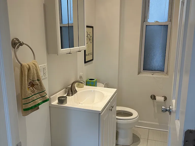 1452 N Greenview Ave #2F — Photo 8