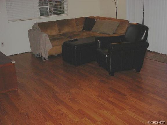 4th image of 18427 Vincennes St Unit 2