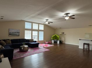 1369 Sun Tree Dr, Roseville, CA 95661