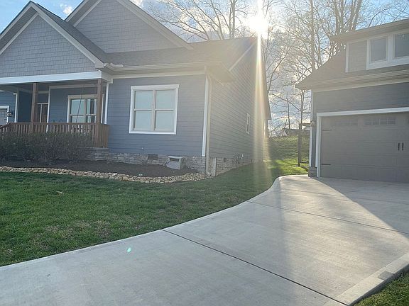 3rd image of 137 Waterside Ct