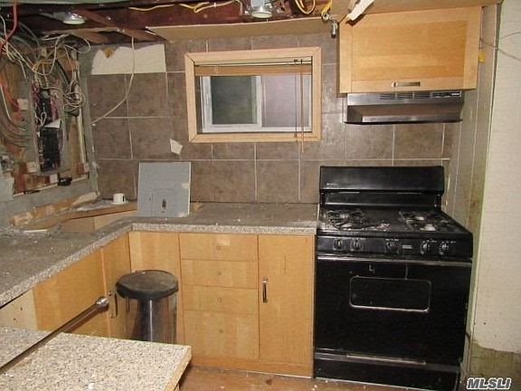 3rd image of 447 Rockaway Pkwy