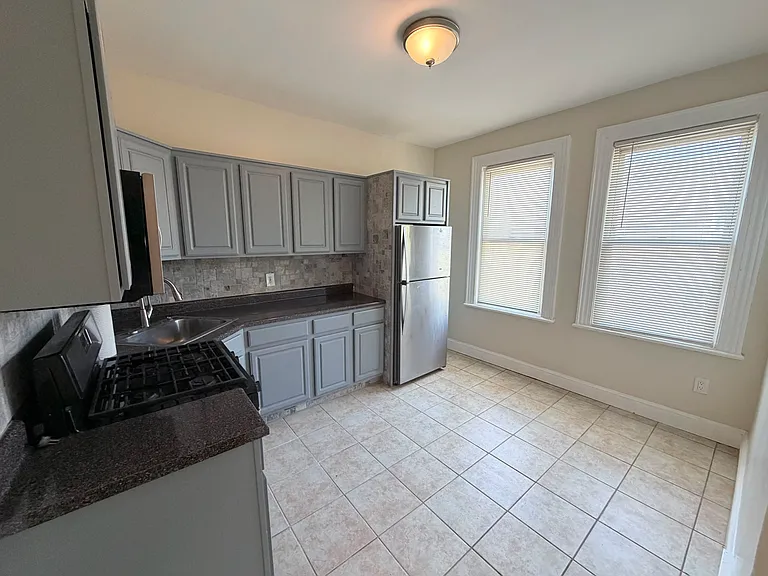 21 Myrtle Ave #2 — Photo 4