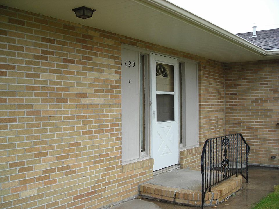 1st image of 1420 W C St
