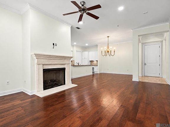 2nd image of 990 Stanford Ave APT 211
