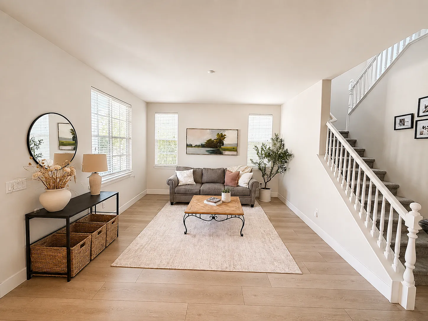 4 bed, 2.5 bath, 2807 sqft, $4,500 — Photo 2