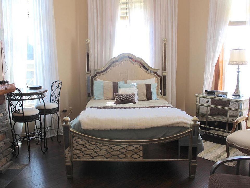 1st image of 406 Highland House