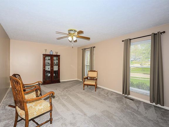 4th image of 410 Larkspur Ct