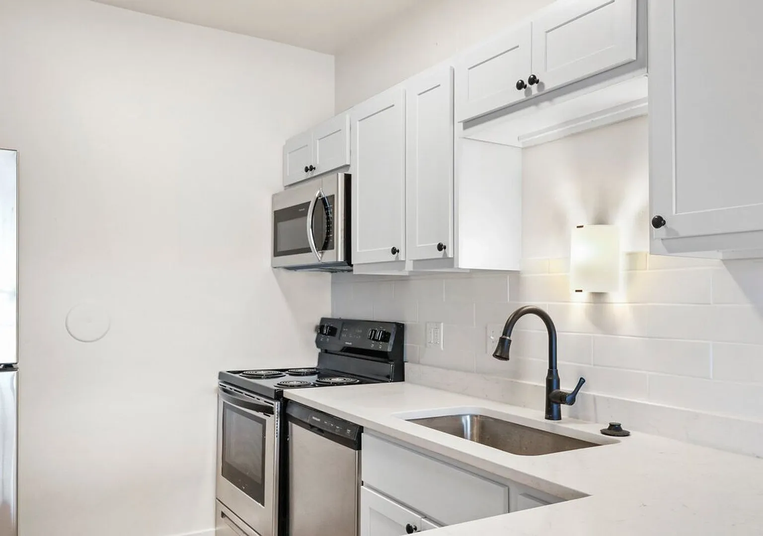 Lagoon Apartments — Photo 2