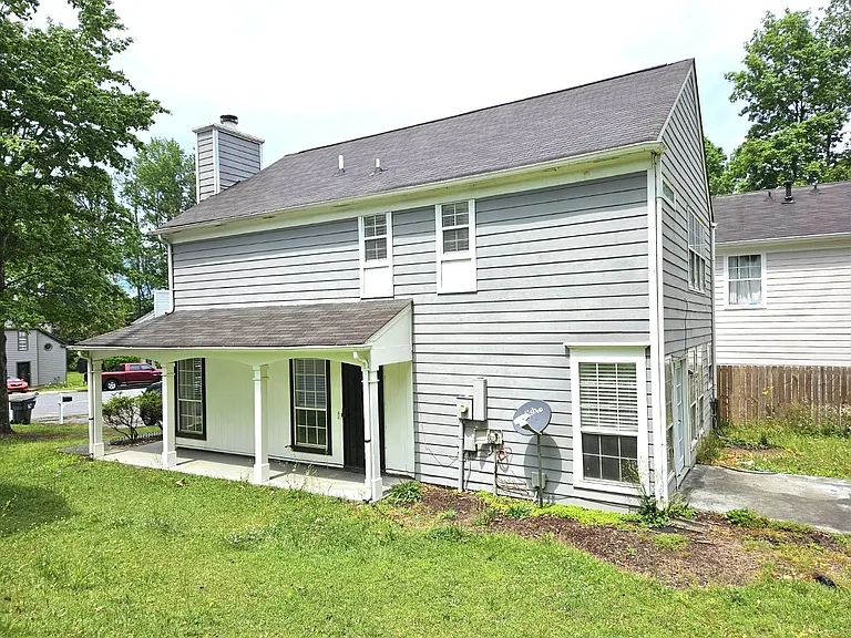 1261 Woodstream Dr — Photo 3