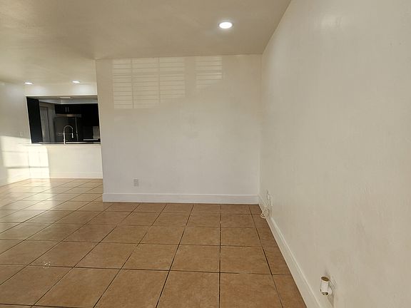 4th image of 1017 SE 24th Ave #1017