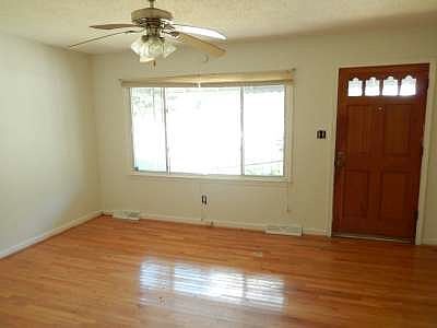 2nd image of 3021 Daisy Ct