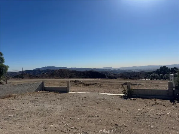 11252 Barca Dr, Sylmar, CA 91342