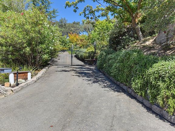 5th image of 461 Guadalupe Dr