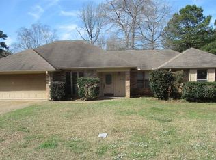 19 Pine Burr Cir, Marshall, TX 75672